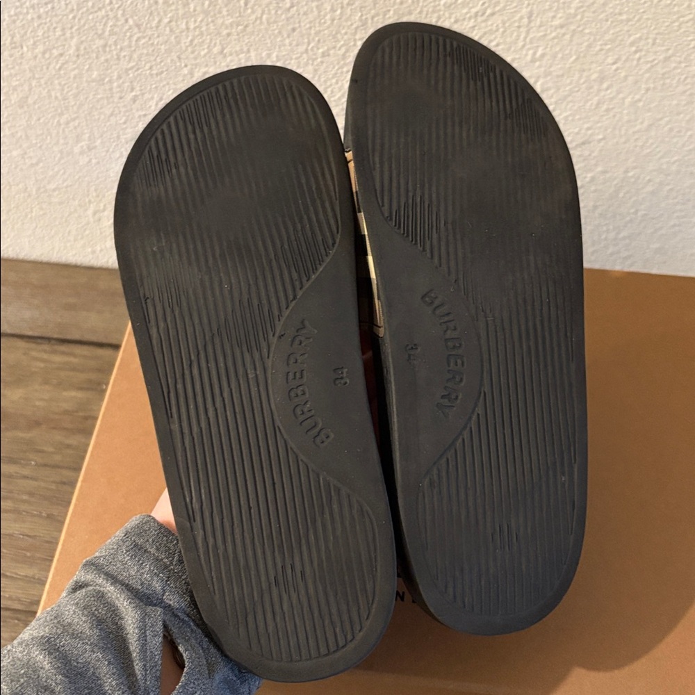 [Burberry] Furley Check Plaid Slides Slip-On Sandals w/ Box Youth EU 34 / US 3 - Picture 10 of 15